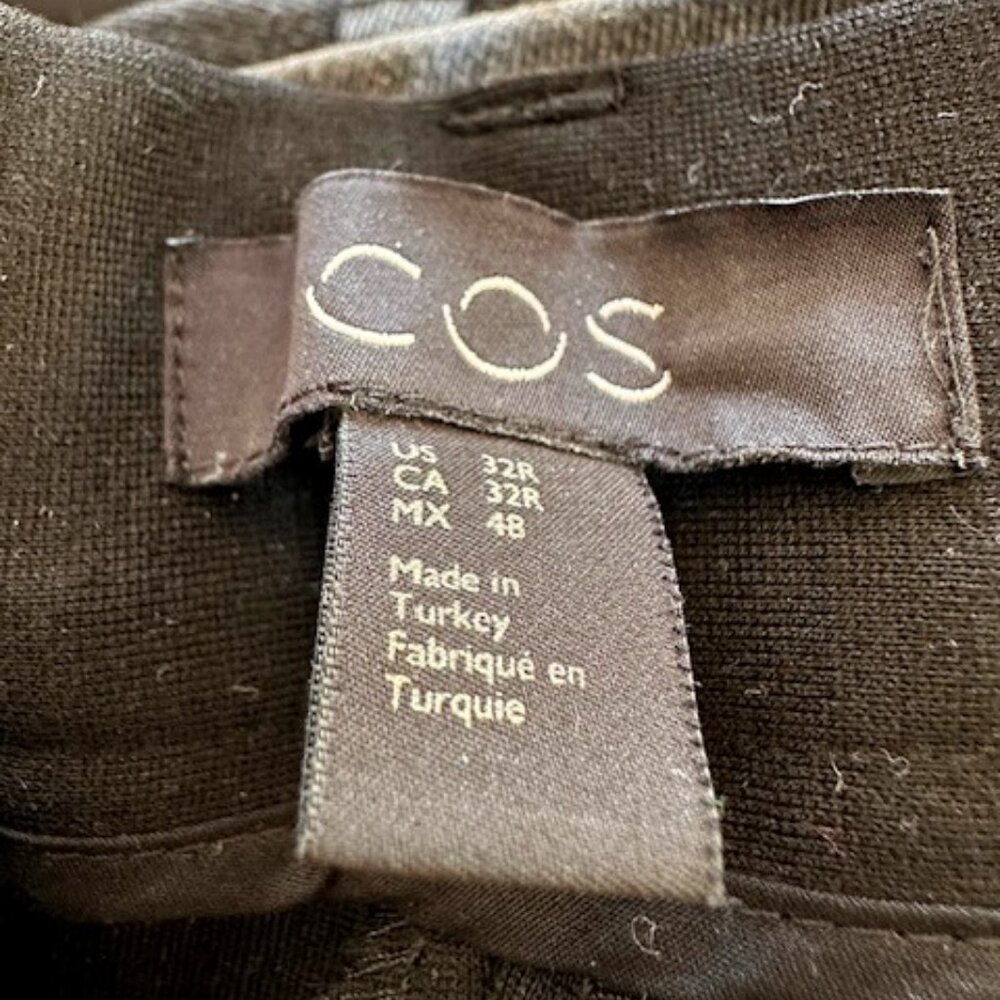 COS 32R Black Plants